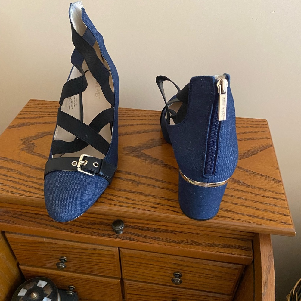 Nine West woman size 12 Blue jean shoe